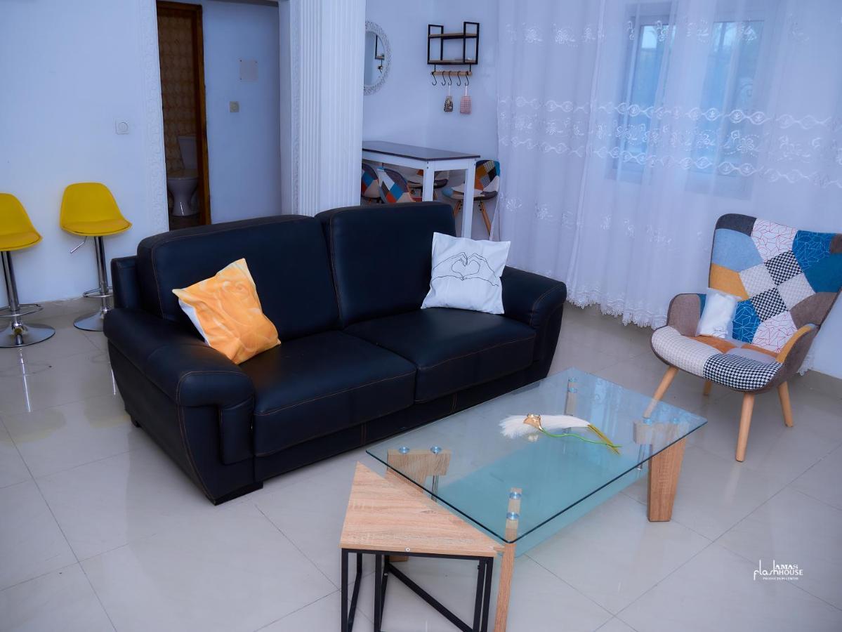 דואלה Naiveli-Palm Appartement Meuble Sobre Et Chic מראה חיצוני תמונה