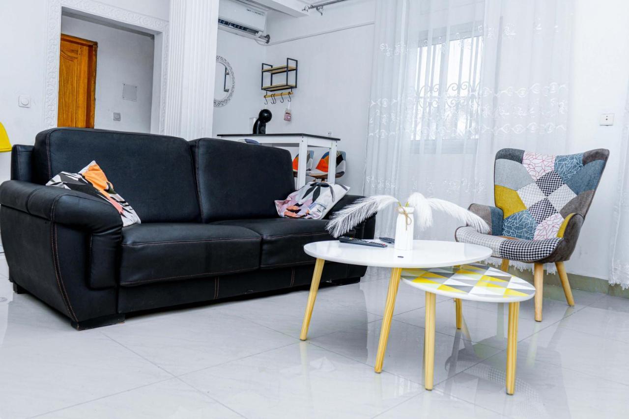 דואלה Naiveli-Palm Appartement Meuble Sobre Et Chic מראה חיצוני תמונה