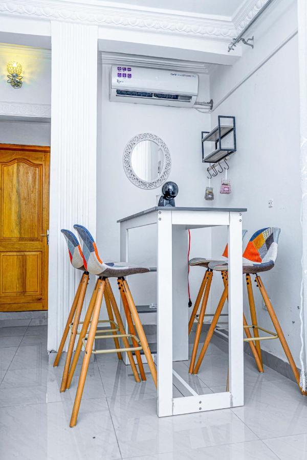 דואלה Naiveli-Palm Appartement Meuble Sobre Et Chic מראה חיצוני תמונה